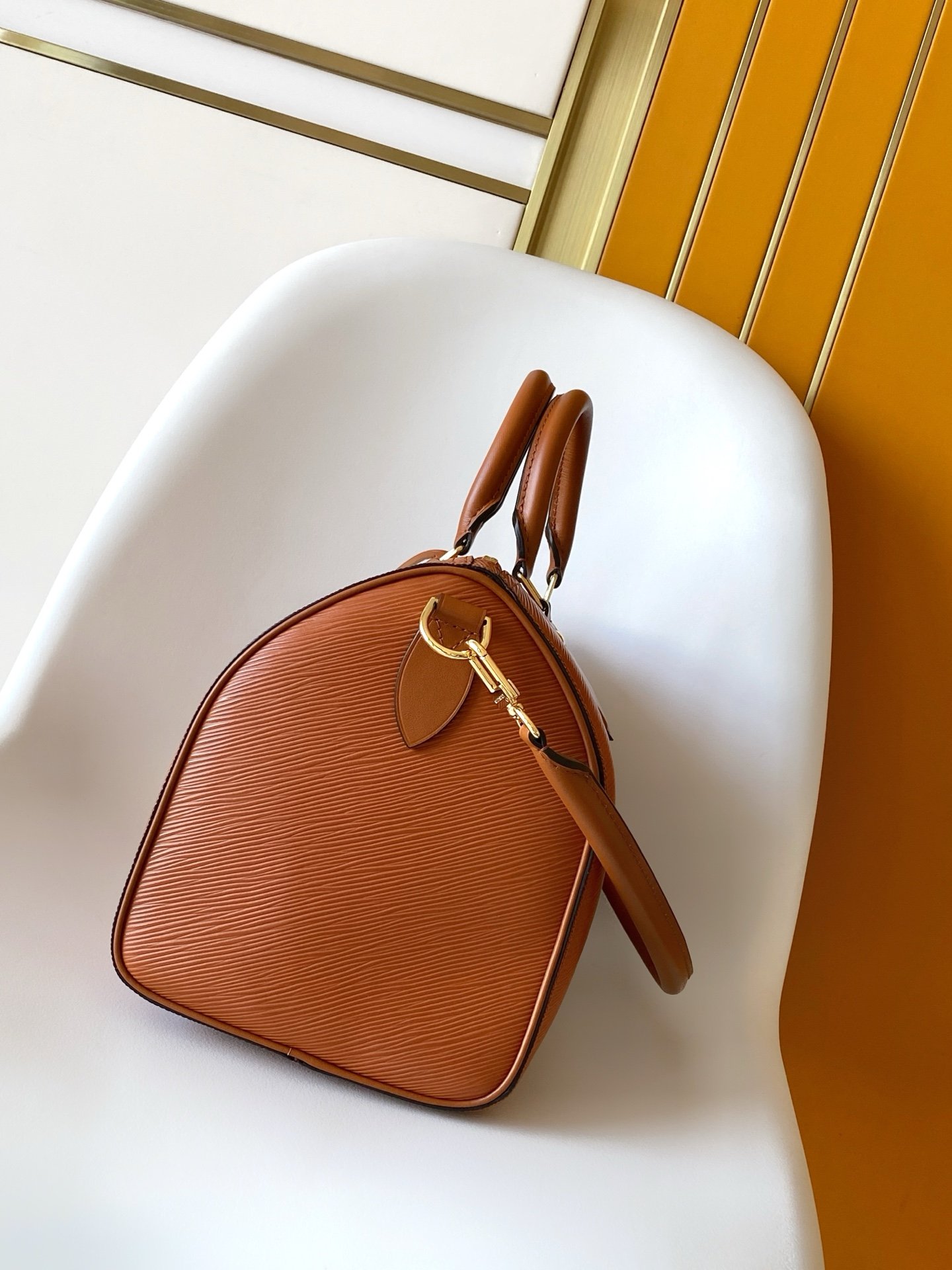 Tan brown Speedy 30 Basic and elegant travel bag made of cowhide leather. - Image 3