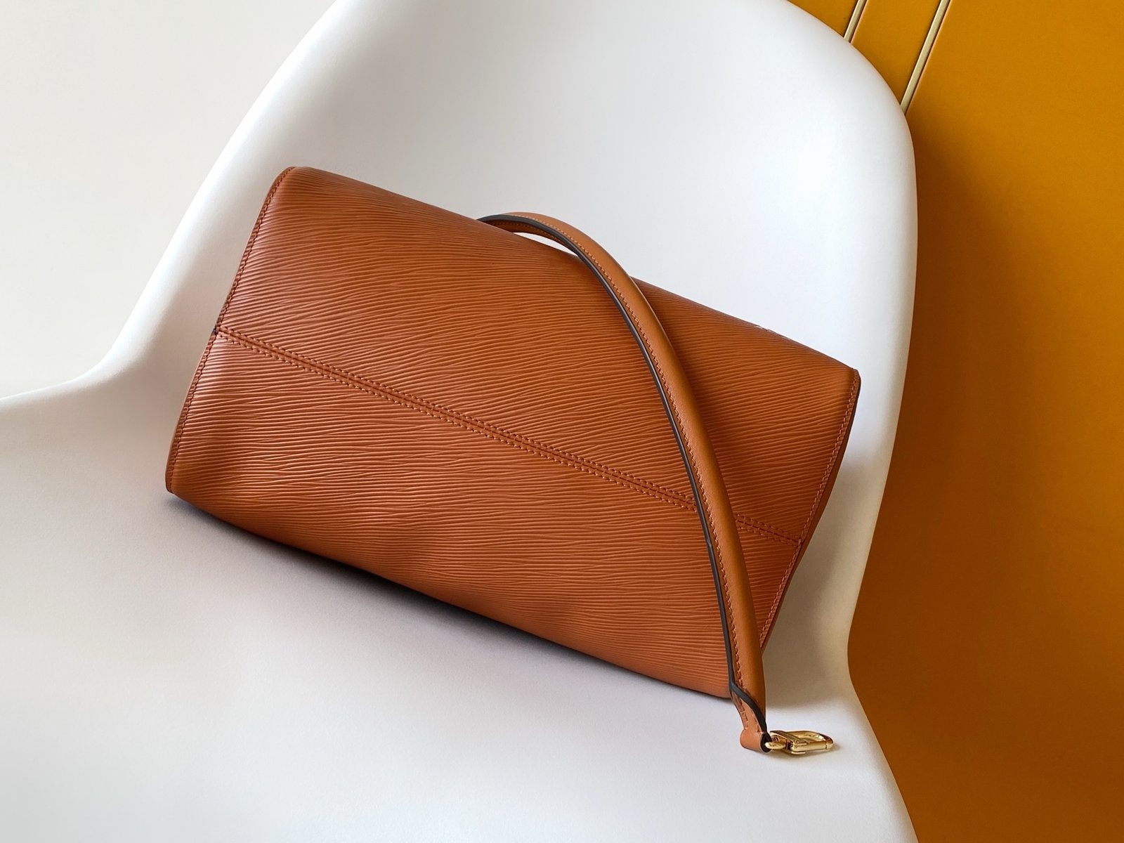 Tan brown Speedy 30 Basic and elegant travel bag made of cowhide leather. - Image 4