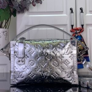 M26223 Side Trunk MM in bold Silver colorway made of Calfskin leather.