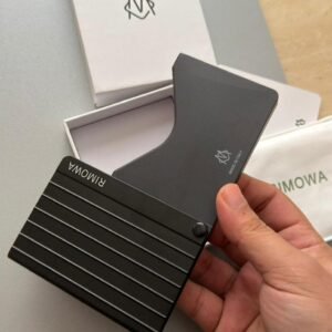 Aluminum Card Holder in Black / Silver hard shell and a black tray design, featuring smart functionalities.