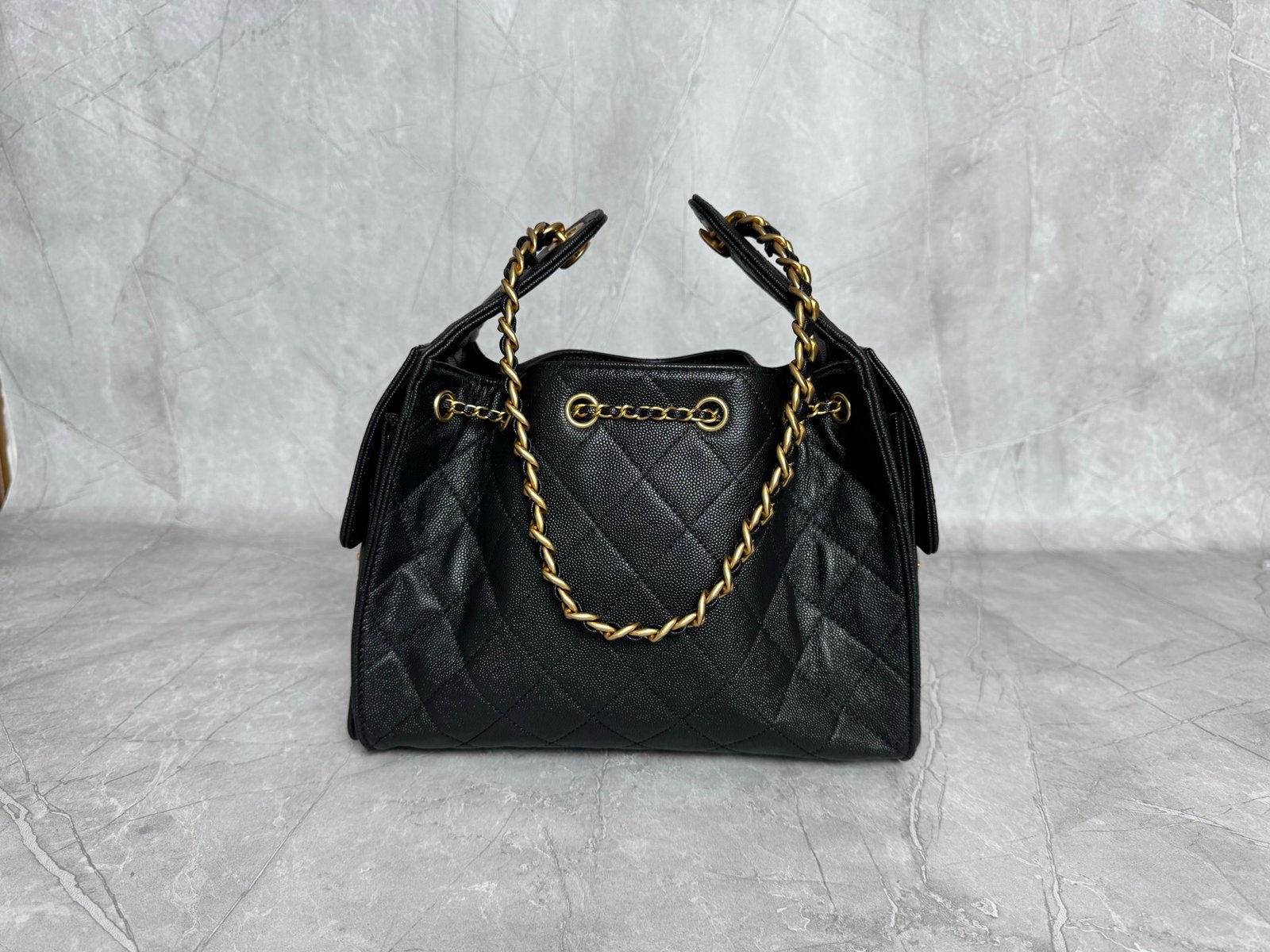 Black 25 Small Hobo Bag crafted from grained calfskin leather with gold-tone metal hardware. - Image 2