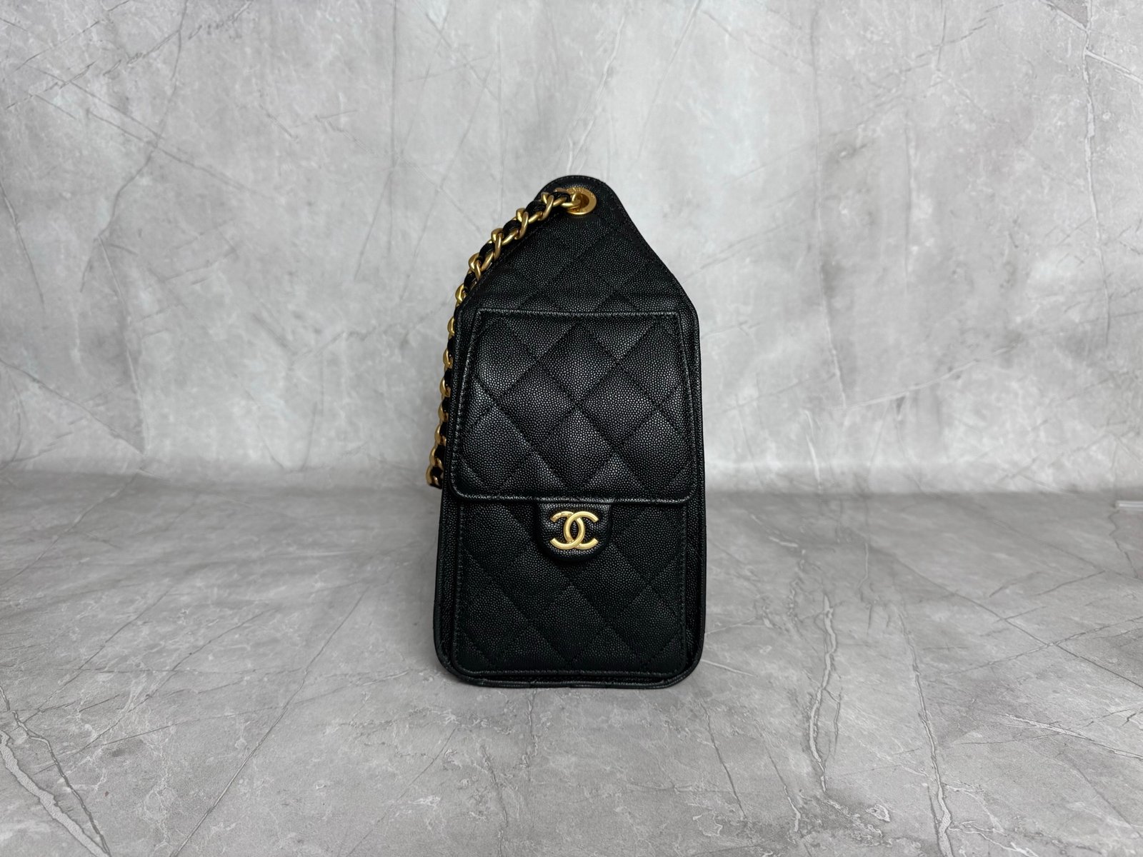 Black 25 Small Hobo Bag crafted from grained calfskin leather with gold-tone metal hardware. - Image 3