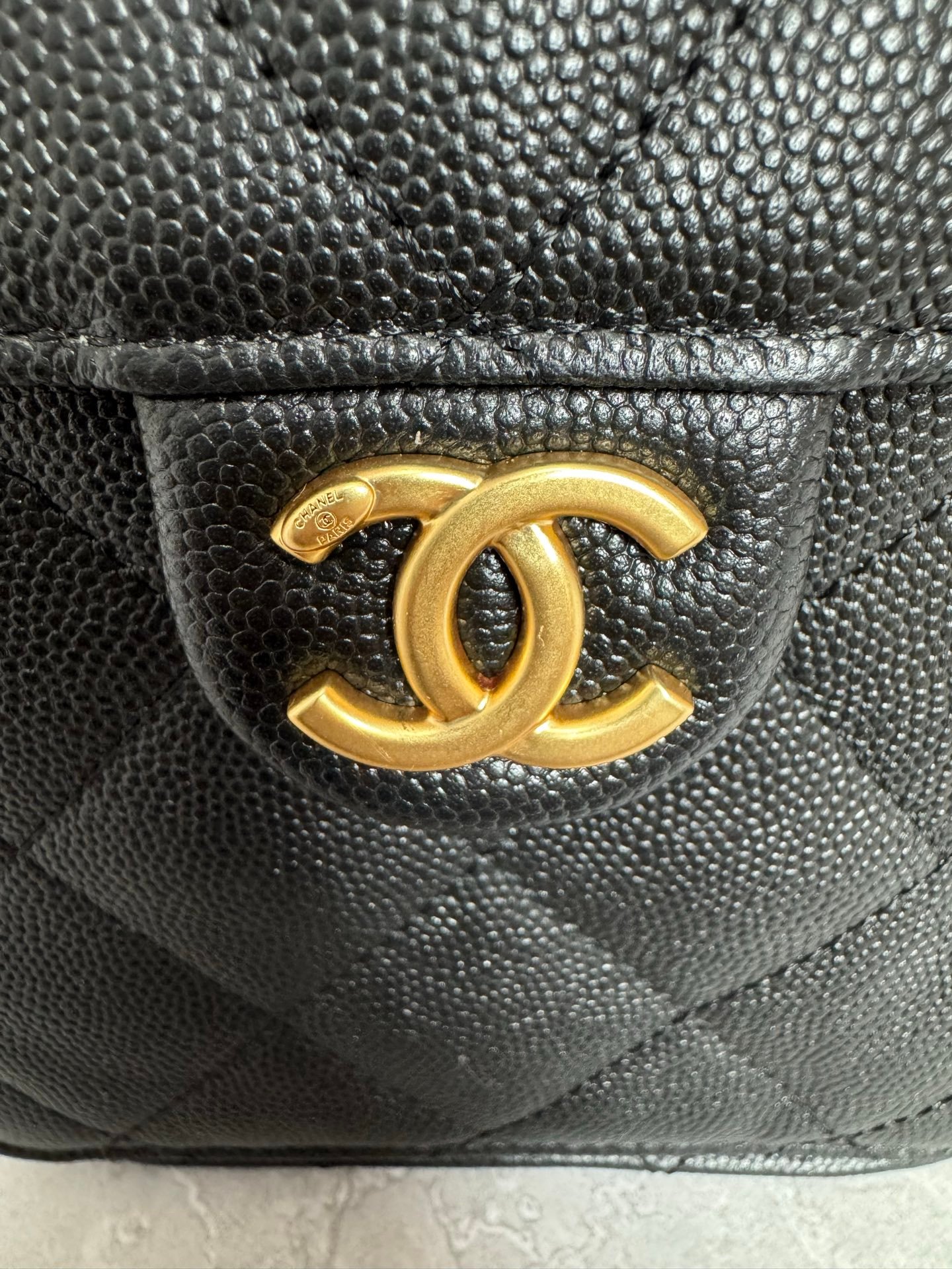 Black 25 Small Hobo Bag crafted from grained calfskin leather with gold-tone metal hardware. - Image 5