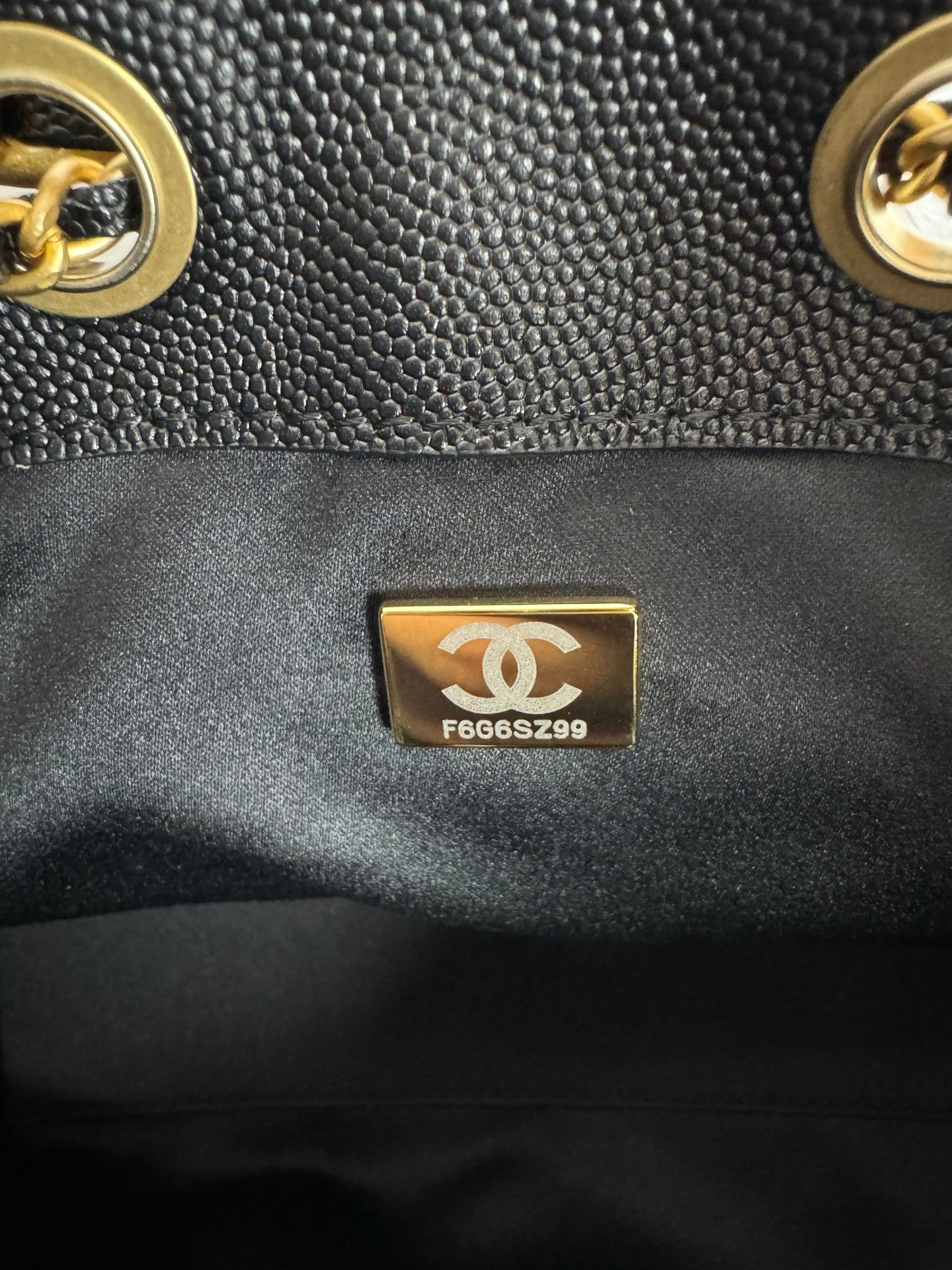 Black 25 Small Hobo Bag crafted from grained calfskin leather with gold-tone metal hardware. - Image 9