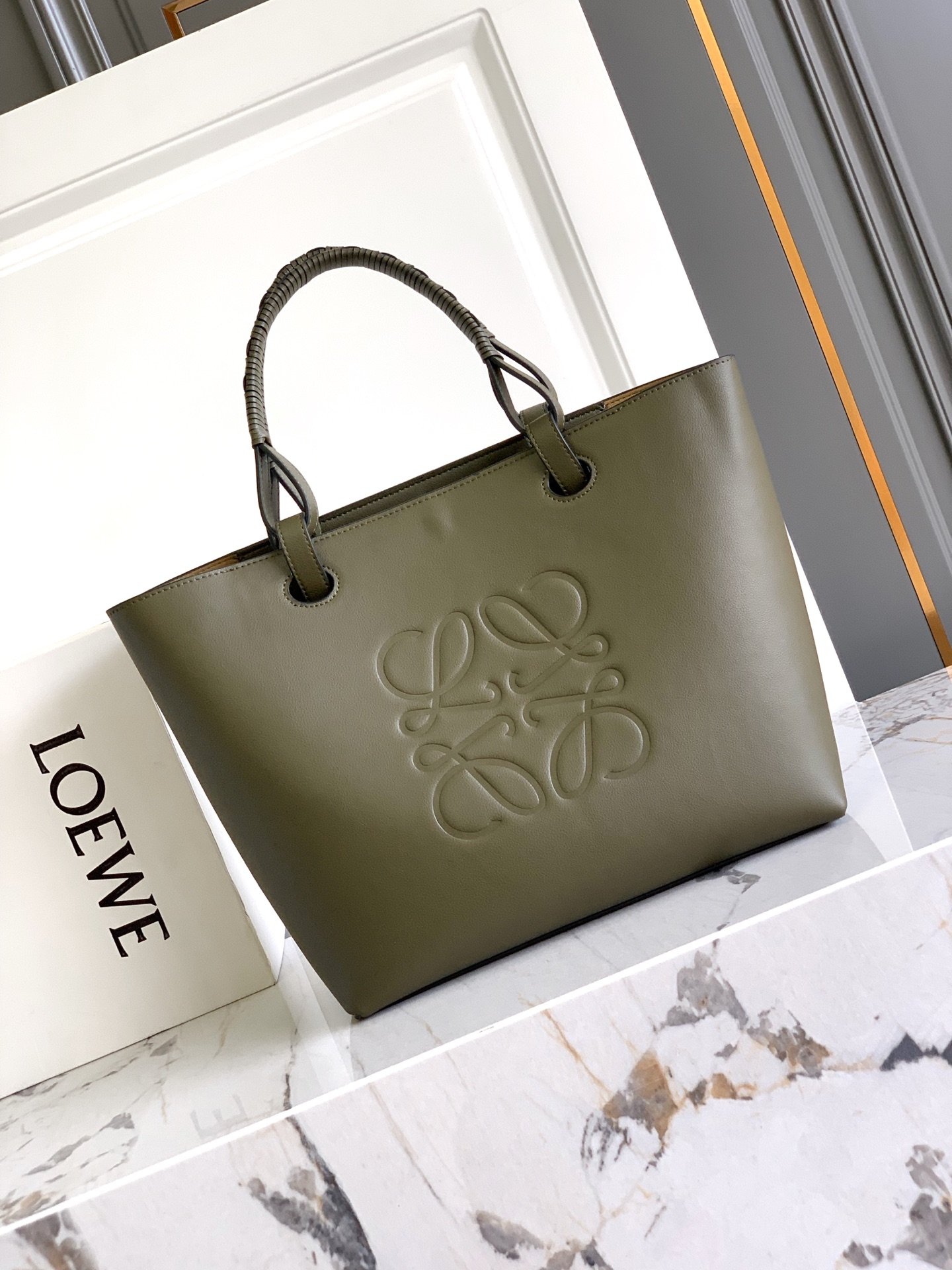 Green \ Red \ Black Anagram Tote bag in calfskin leather.