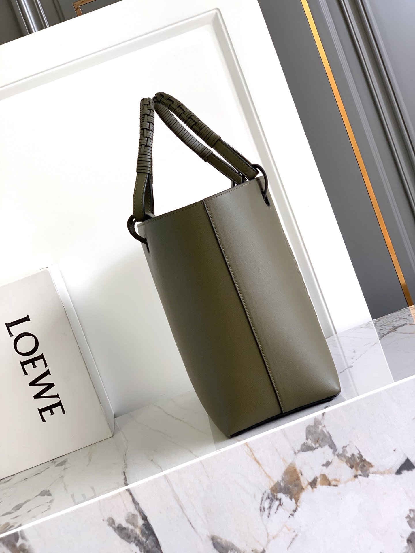 Green \ Red \ Black Anagram Tote bag in calfskin leather. - Image 9