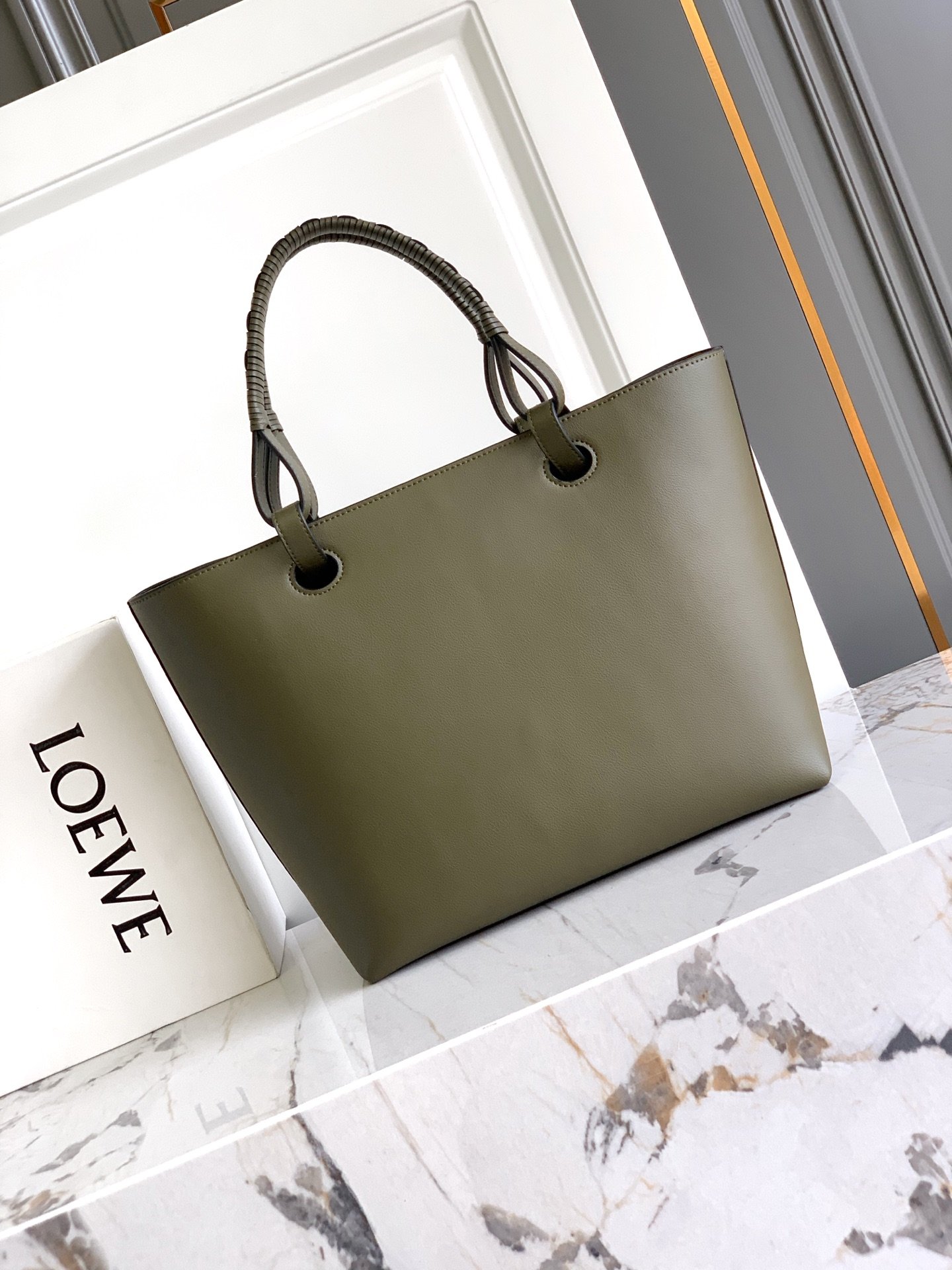 Green \ Red \ Black Anagram Tote bag in calfskin leather. - Image 2