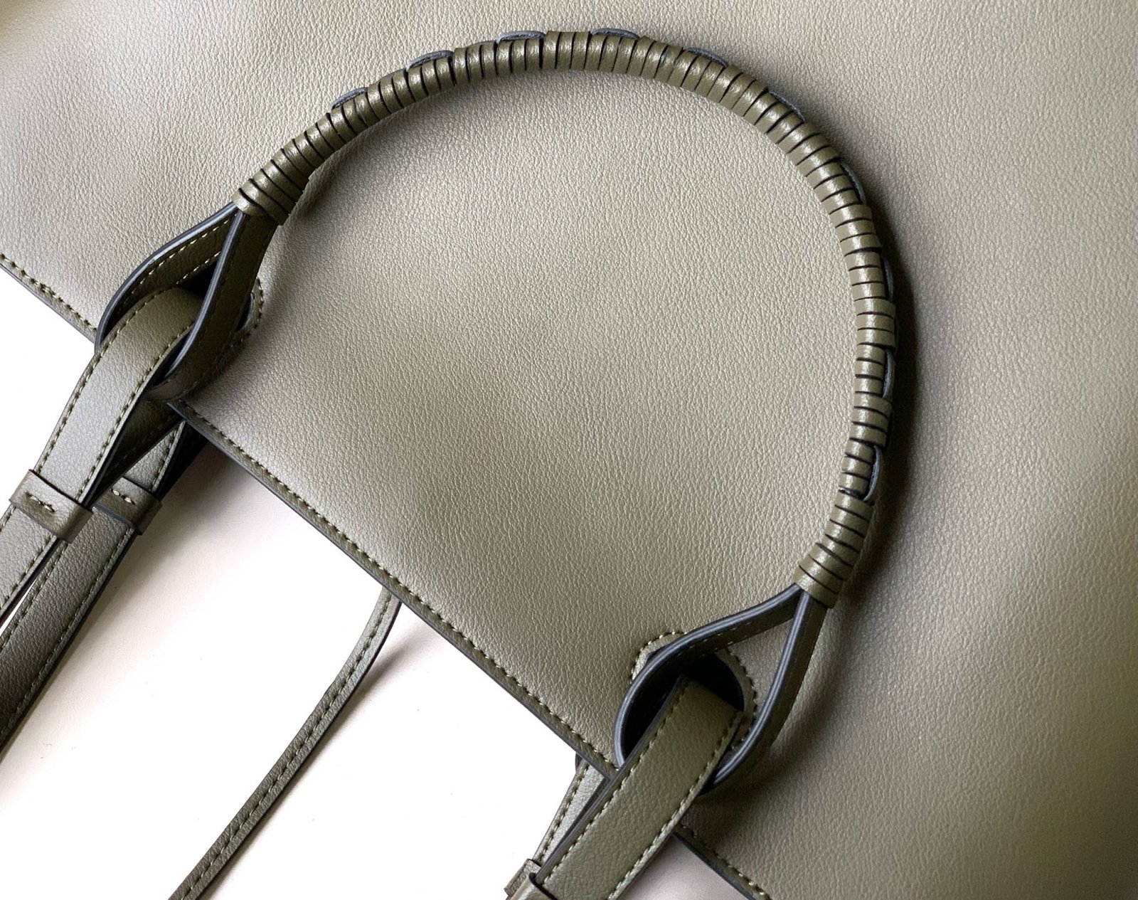 Green \ Red \ Black Anagram Tote bag in calfskin leather. - Image 7