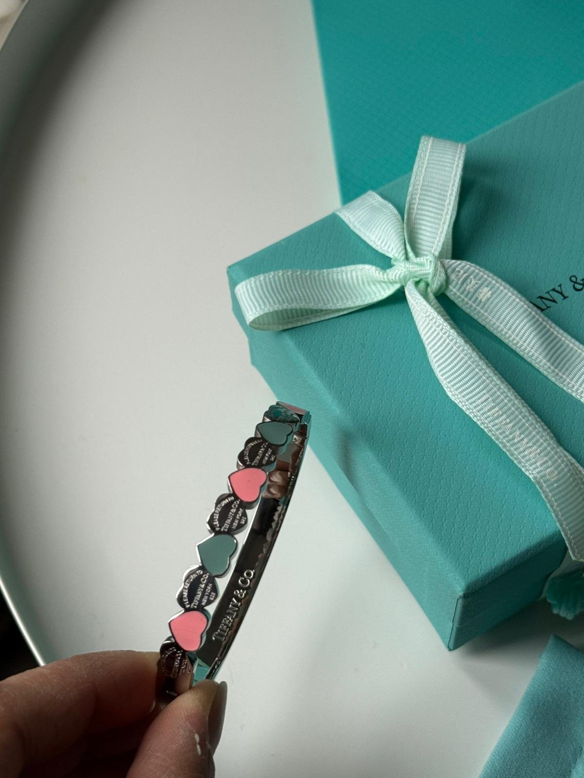 Forever love bracelet with tiffany blue and pink heart in silver bangle. - Image 5