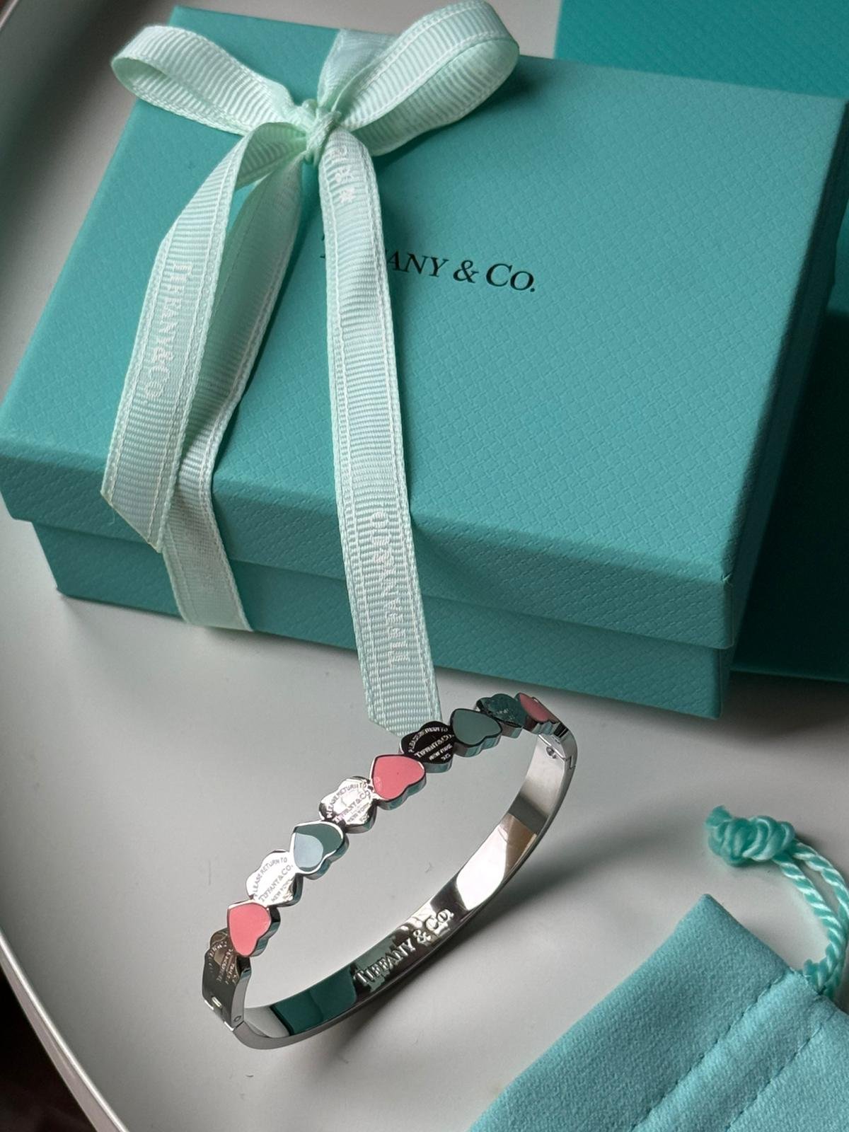 Forever love bracelet with tiffany blue and pink heart in silver bangle. - Image 2
