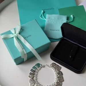 Alternative view of Multi-heart tag in round chain link bracelet made of 925 silver.