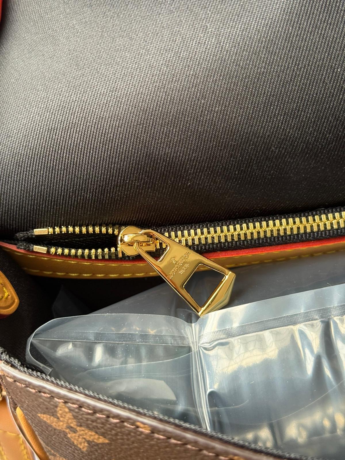 The Diane satchel in Monogram canvas and a well-organized interior. Non adjustable wide jacquard strap. - Image 9