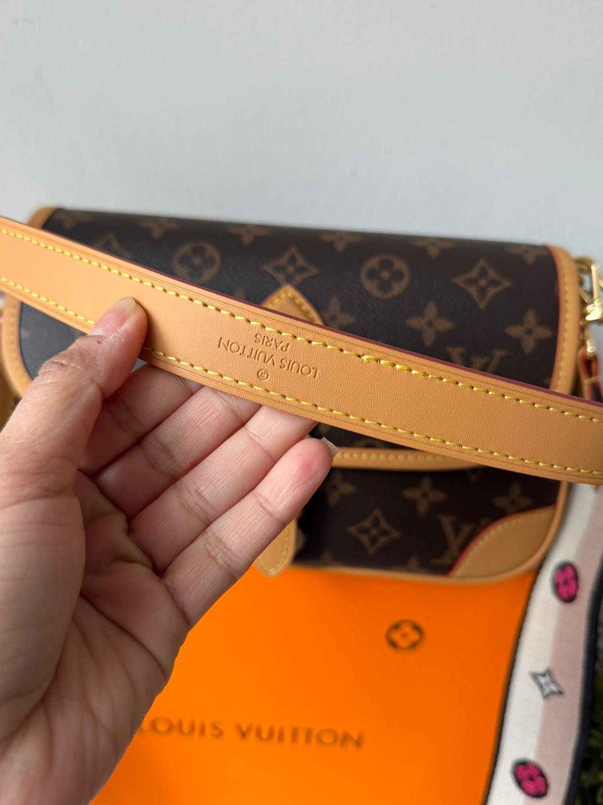 The Diane satchel in Monogram canvas and a well-organized interior. Non adjustable wide jacquard strap. - Image 5