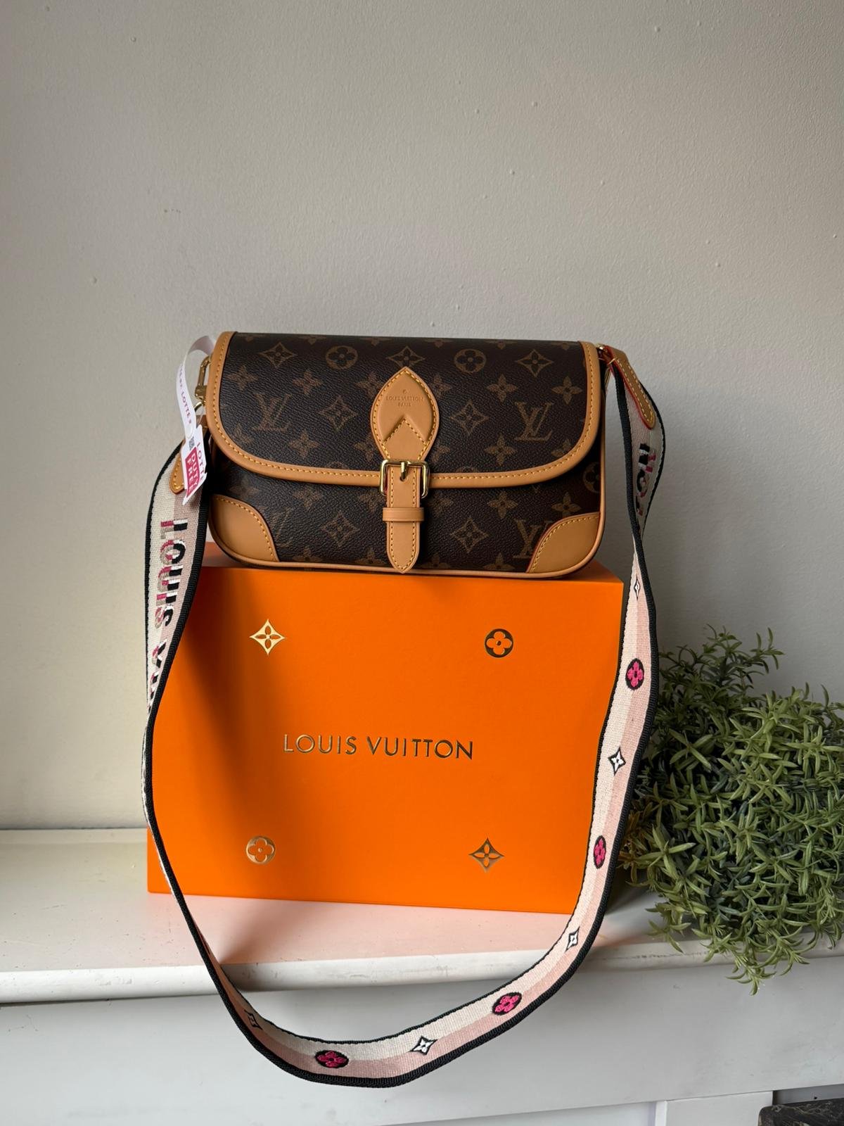 The Diane satchel in Monogram canvas and a well-organized interior. Non adjustable wide jacquard strap.