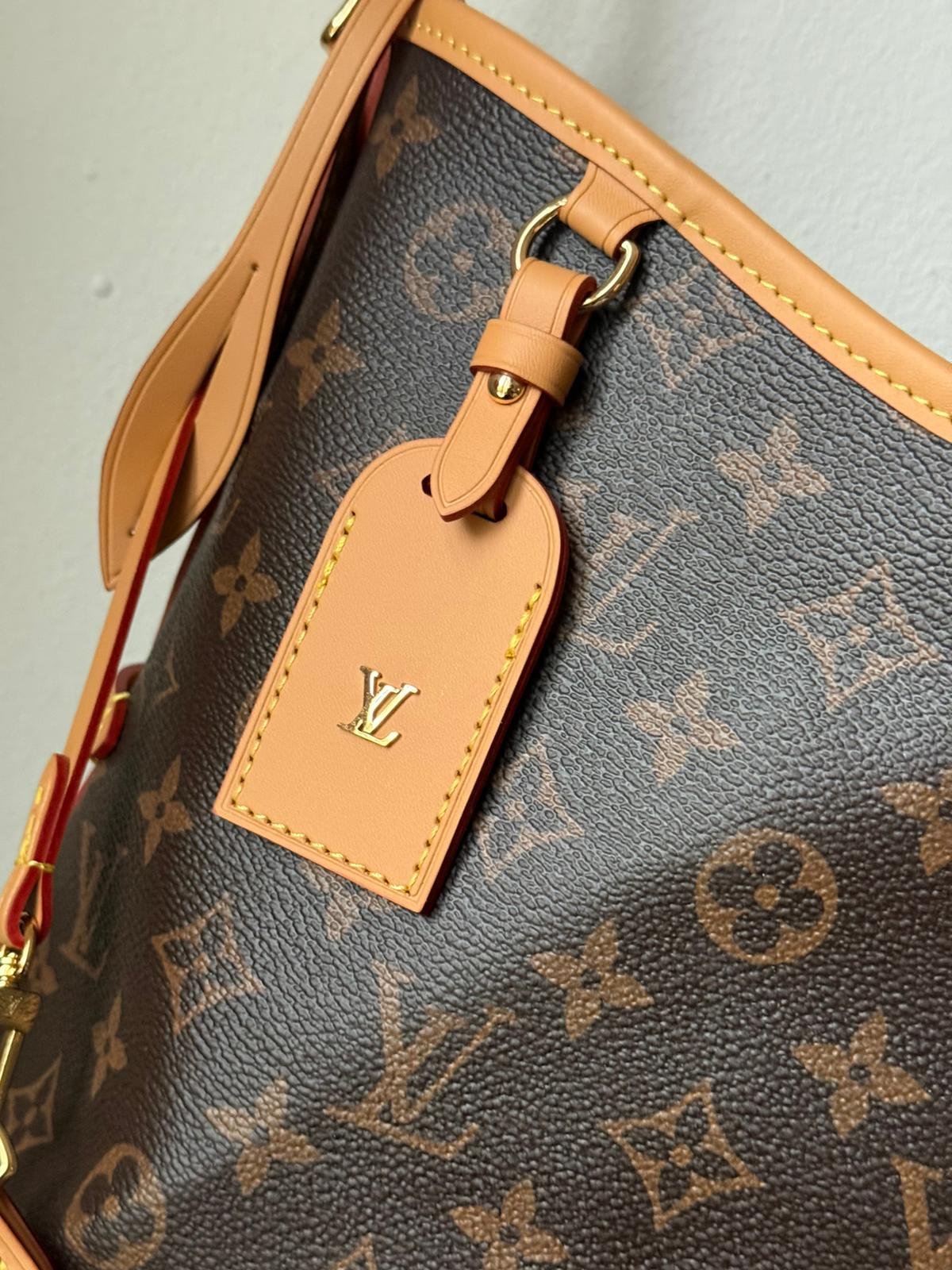 Premium Quality Carryall PM shoulder bag made from monogram canvas. - Image 3