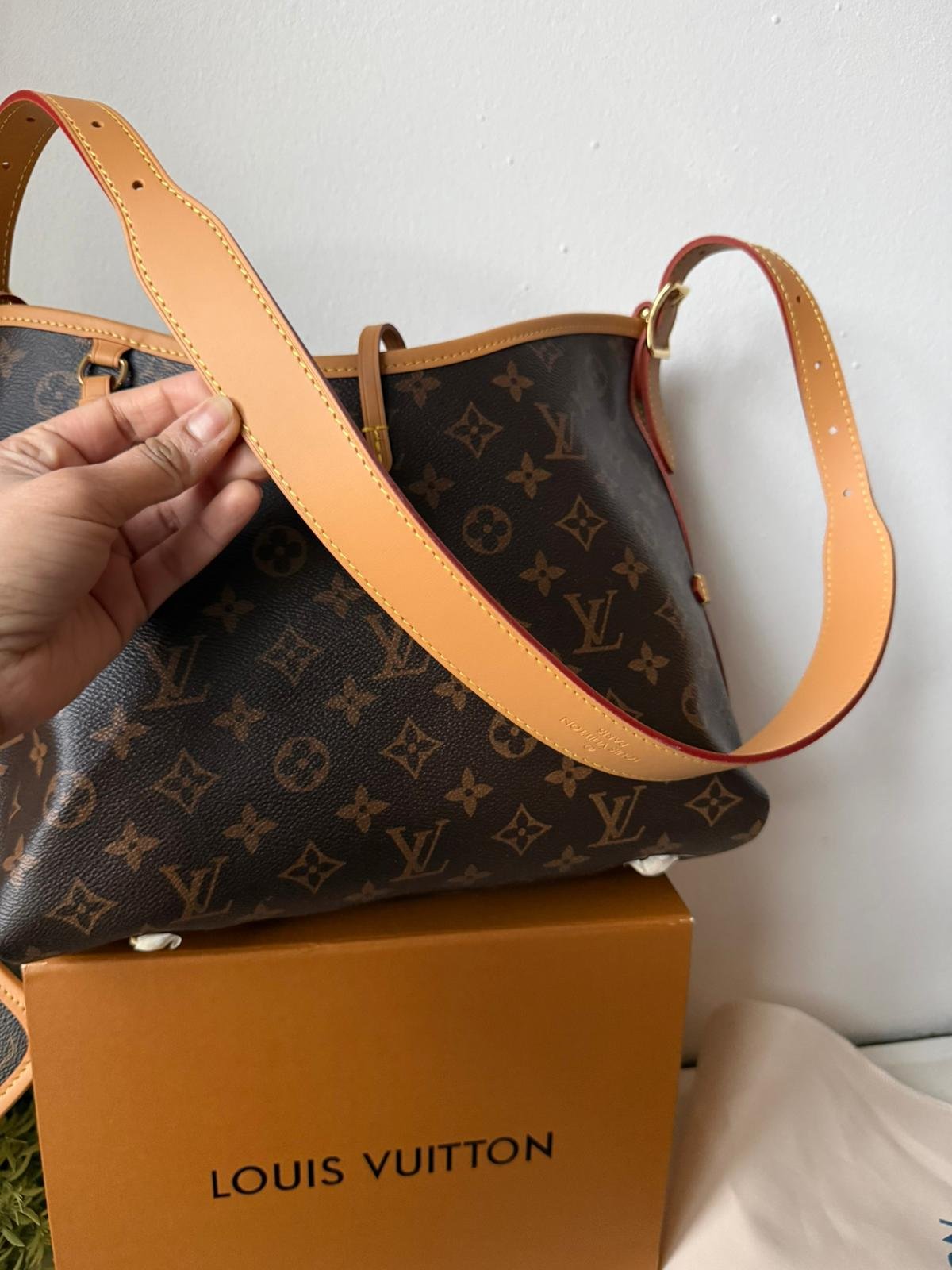 Premium Quality Carryall PM shoulder bag made from monogram canvas. - Image 8