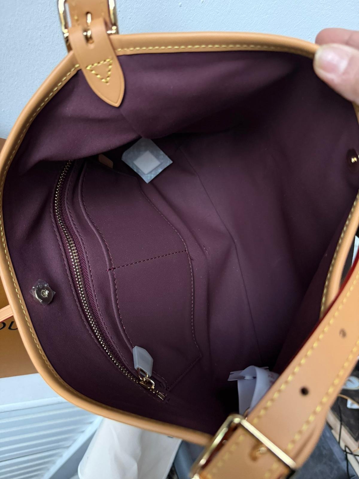 Premium Quality Carryall PM shoulder bag made from monogram canvas. - Image 7