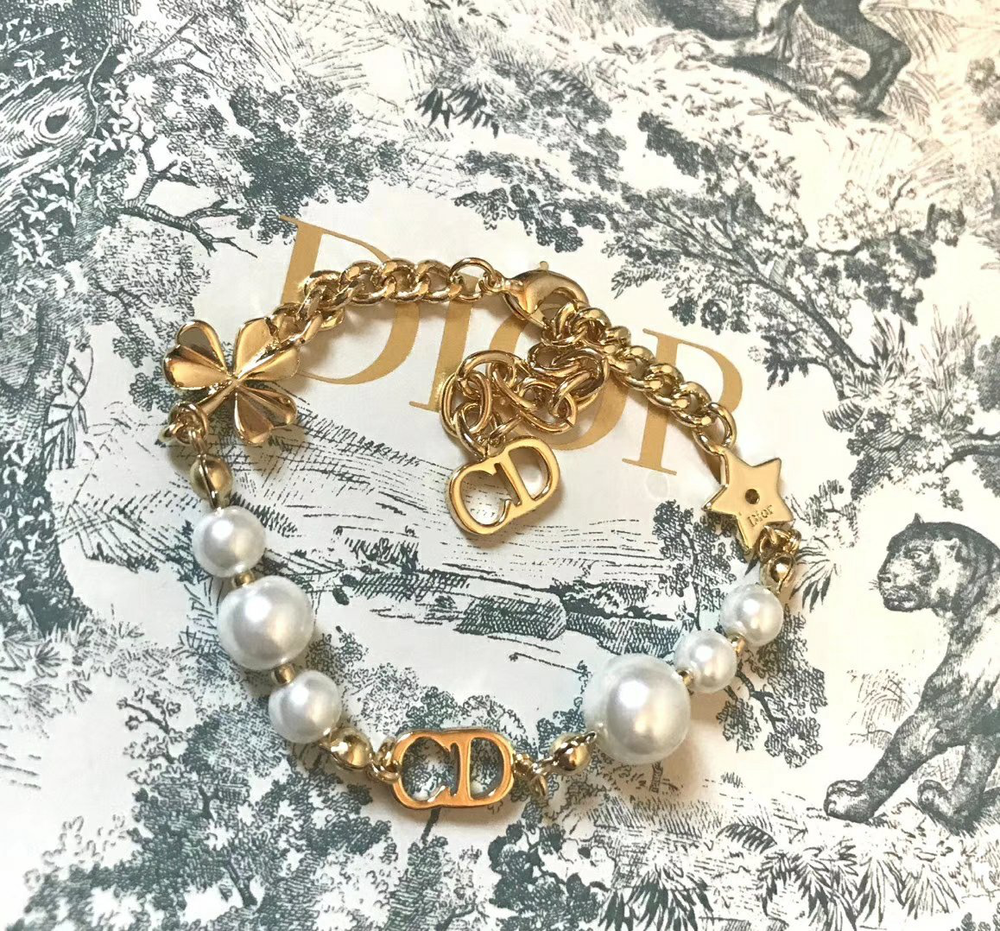 Linked chain gold Bracelet with CD cutout, clover leaf motif and white pearls. - Image 4