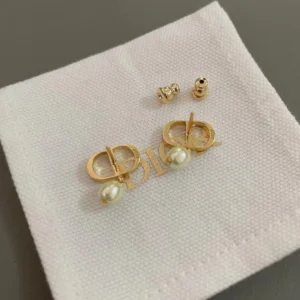 Alternative view of Drop earrings in gold with CD cut out with pearl.