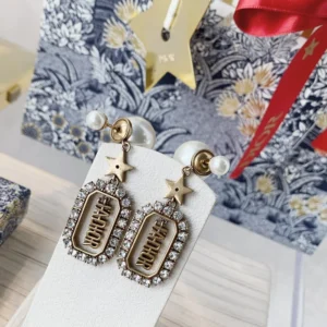 Alternative view of Drop earring with diamonds and pearls.