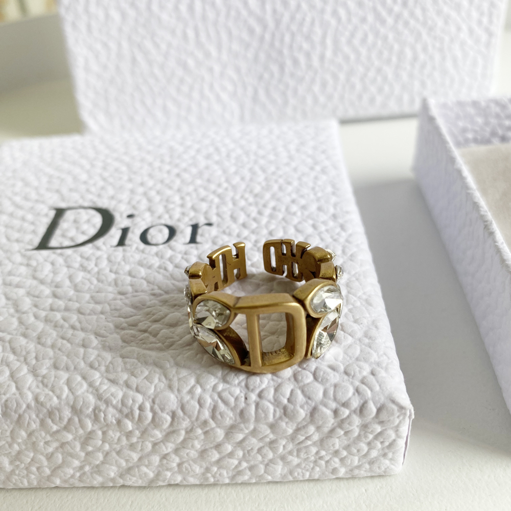 Gold ring with gems and D engraved on it. - Image 2