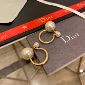 Alternative view of Golden Stud Earring with Pearls.