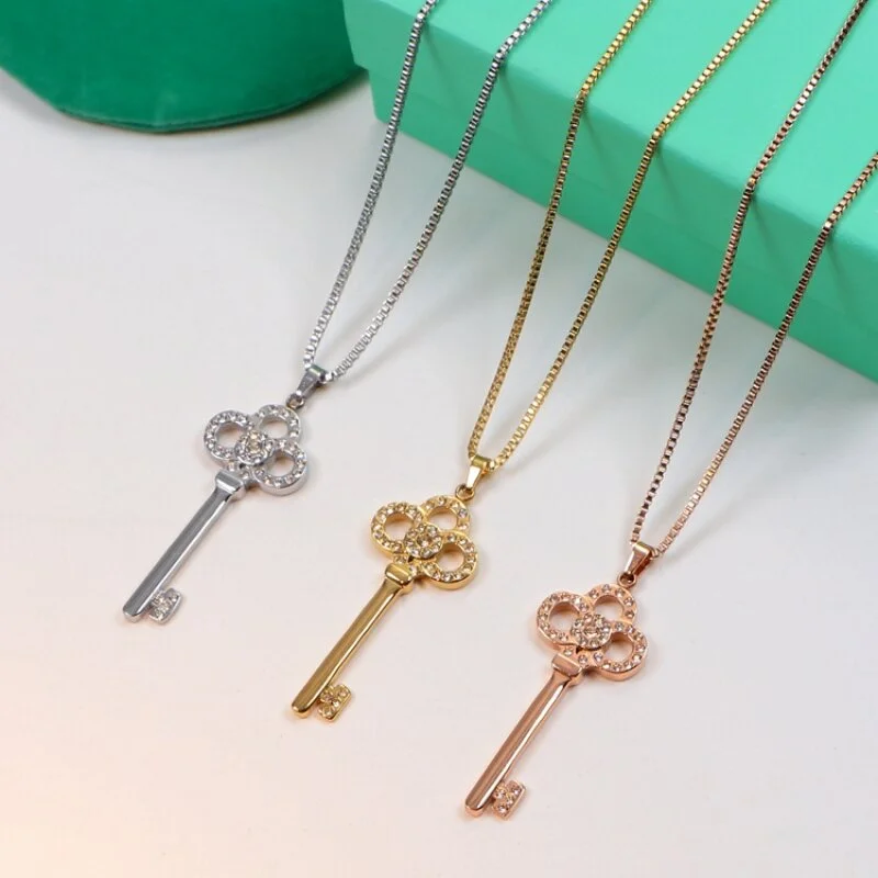 High quality necklace with key pendant.