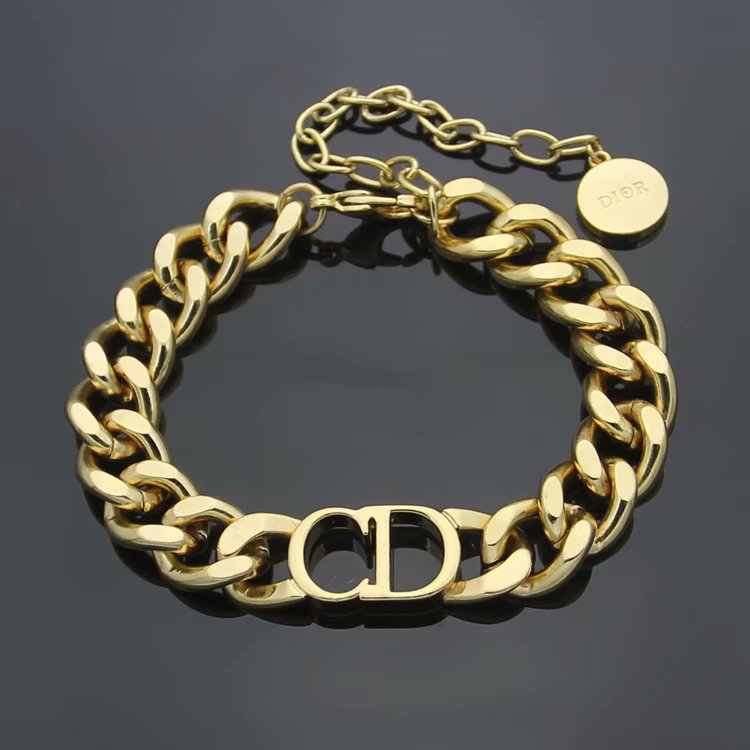 Linked chain gold bracelet with CD cutout. - Image 3