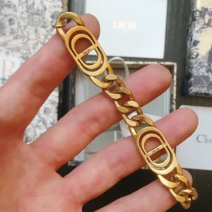 Alternative view of Linked chain gold bracelet with double CD cutout.