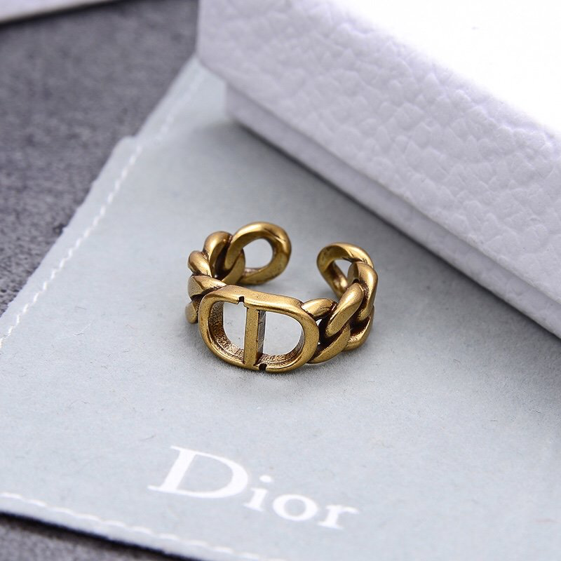 Linked chain gold ring with CD engraved on it.