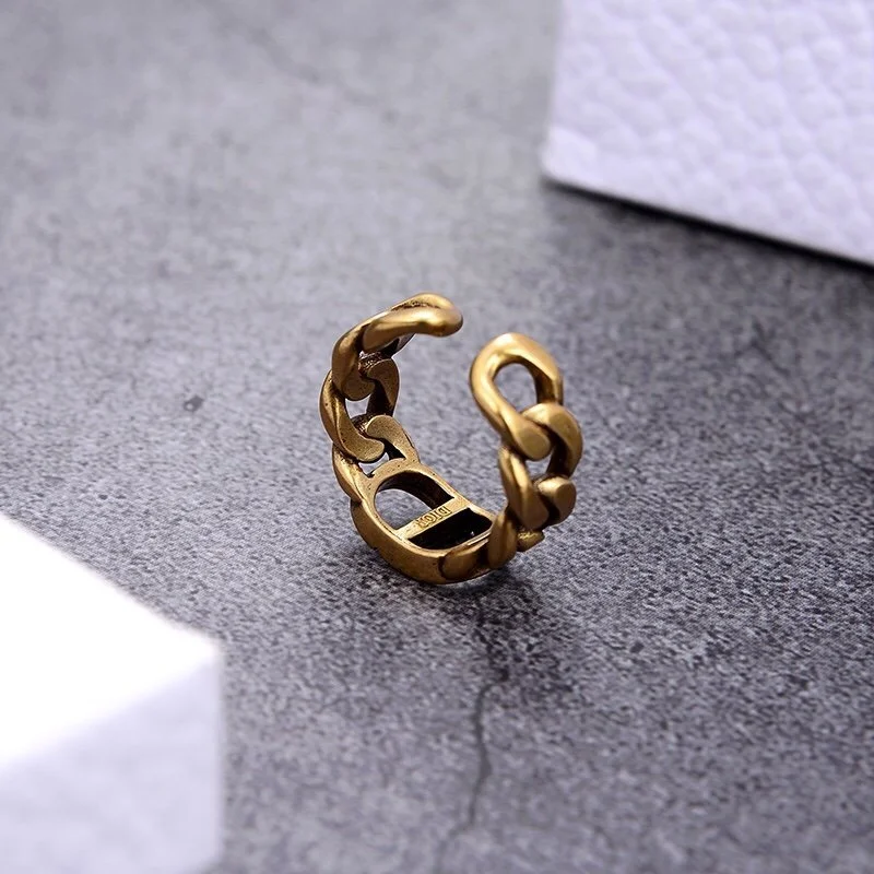 Linked chain gold ring with CD engraved on it. - Image 4
