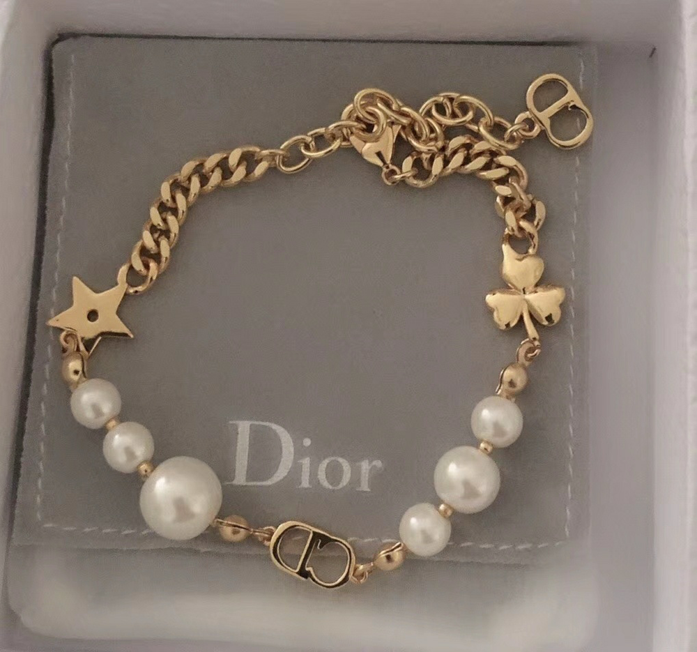 Linked chain gold Bracelet with CD cutout, clover leaf motif and white pearls. - Image 2
