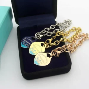 Link chain bracelet with heart pendant in silver / Gold /rose gold.
