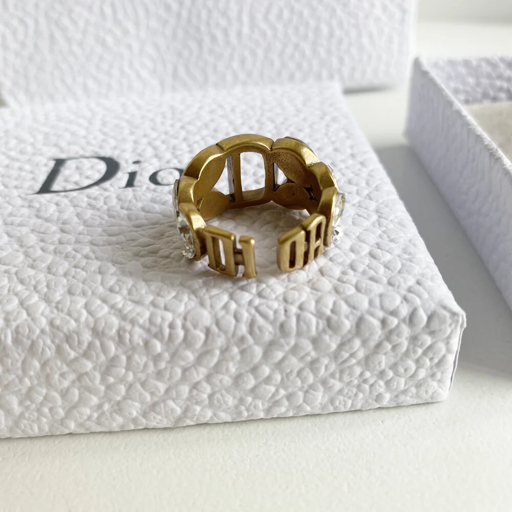 Gold ring with gems and D engraved on it. - Image 4