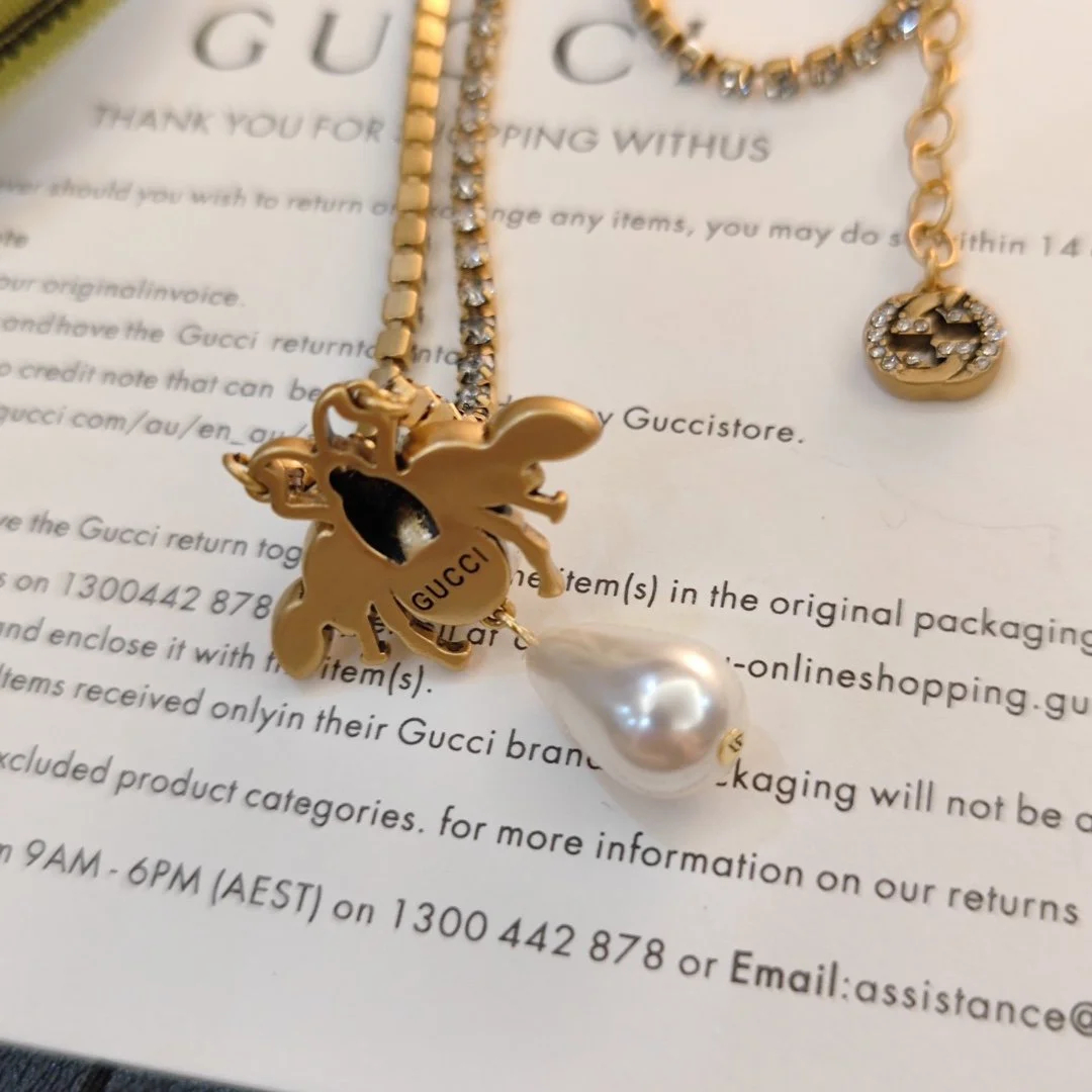 Diamond inlaid golden necklace with bee charm made pearls and diamonds. - Image 4
