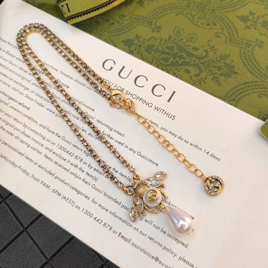 Diamond inlaid golden necklace with bee charm made pearls and diamonds. - Image 3